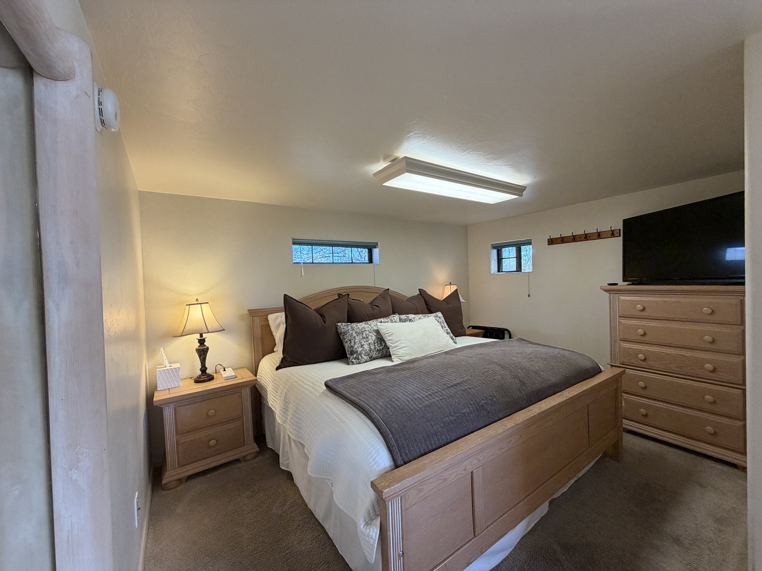 King-size bed with bedside lighting in the casita